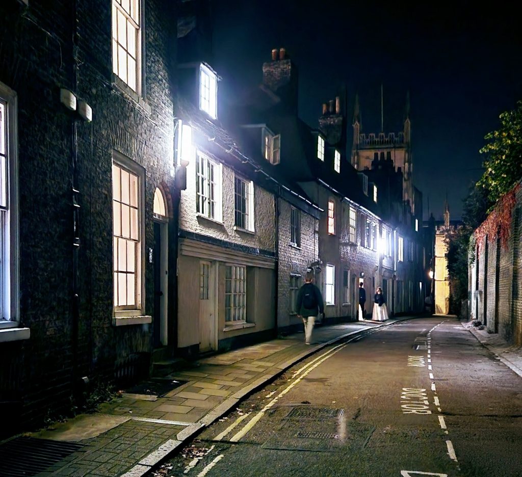 Botolph Lane at night